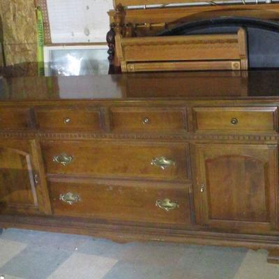 Lot 71 - Ethan Allen Dresser 
