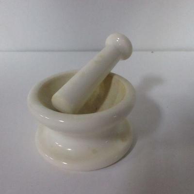 Lot 75 - Coors USA Apothecary White Porcelain Mortar & Pestle