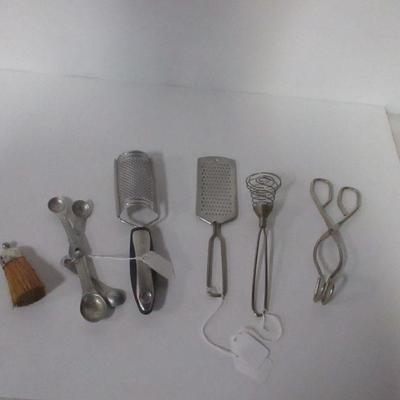 Lot 94 - Kitchen Utensils 