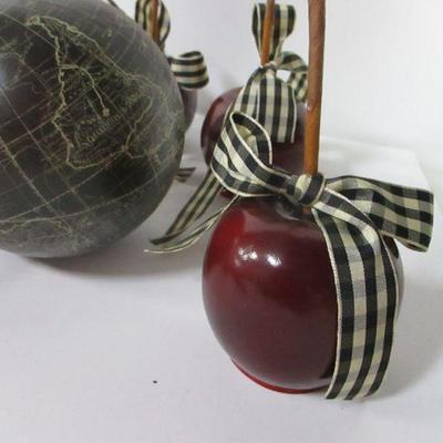 Lot 98 - Home Decor Items