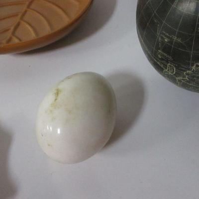 Lot 98 - Home Decor Items