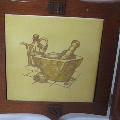 Lot 99 - Home Decor Kitchen Items