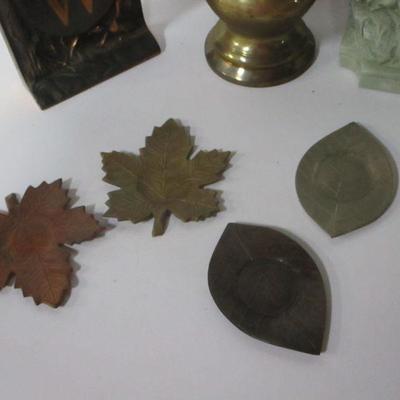 Lot 102 - Home Decor Items