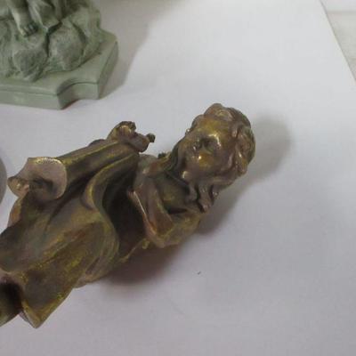Lot 102 - Home Decor Items