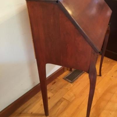 164 Antique Cherry Ladies Desk