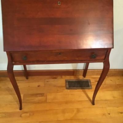 164 Antique Cherry Ladies Desk