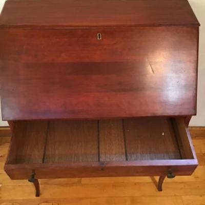 164 Antique Cherry Ladies Desk