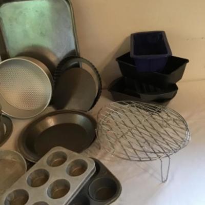 167: Lot of Baking Pans 