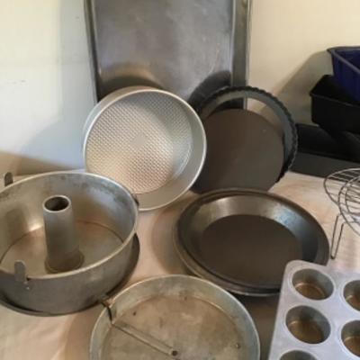 167: Lot of Baking Pans 
