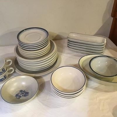 184: Lot of Pfaltzgraff Pottery 