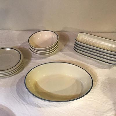 184: Lot of Pfaltzgraff Pottery 