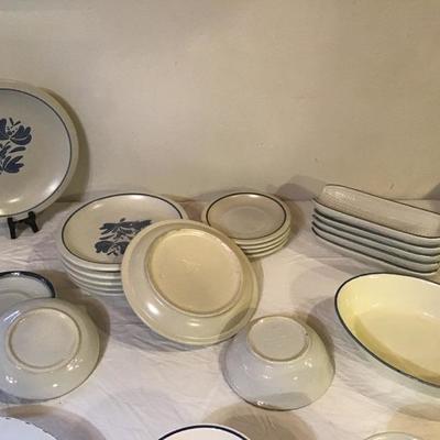 184: Lot of Pfaltzgraff Pottery 