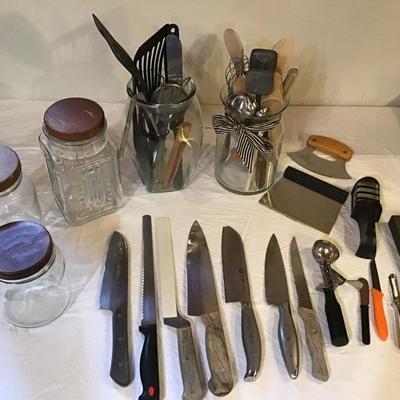186: Lot of Kitchen Utensils, Knives 