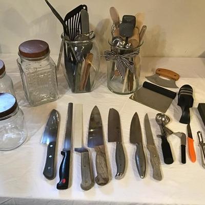 186: Lot of Kitchen Utensils, Knives 