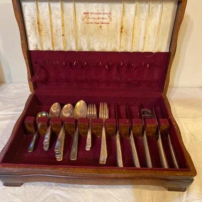 193: Wallace Silverplate Flatware 