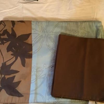 195: Lot of April Cornell Table Linens and Placemats , Past Time Table cloth