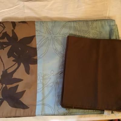 195: Lot of April Cornell Table Linens and Placemats , Past Time Table cloth