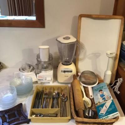 200: Cuisinart, Blender, Kitchenwares 