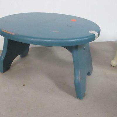 Lot 121 - Footstools 