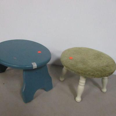 Lot 121 - Footstools 