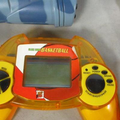 Lot 123 - Handheld Video Games