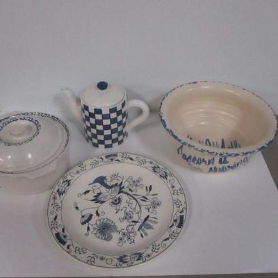 Lot 125 - Blue & White Kitchen Items