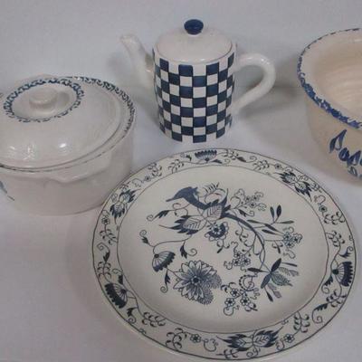 Lot 125 - Blue & White Kitchen Items