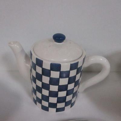 Lot 125 - Blue & White Kitchen Items