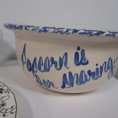 Lot 125 - Blue & White Kitchen Items