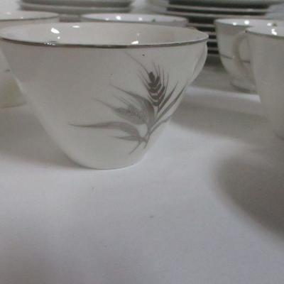 Lot 128 - White Rose Pattern No. 3939 - Made In Japan