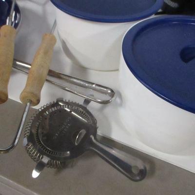 Lot 130 - Kitchen Home Decor Items - Cuisinart Food Processor