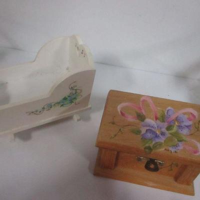 Lot 132 - Doll House Furniture 