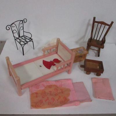 Lot 132 - Doll House Furniture 