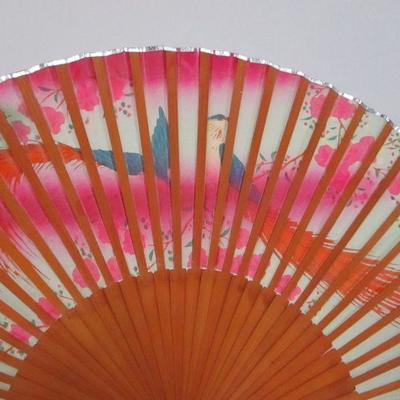 Lot 137 - Collectible Fans & Home Decor