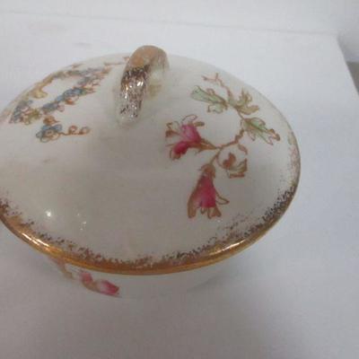 Lot 147 - Dressing Table Vanity Set 