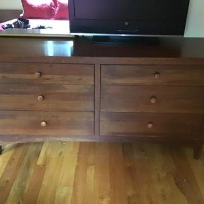 221 Ethan Allen 6 Drawer Dresser