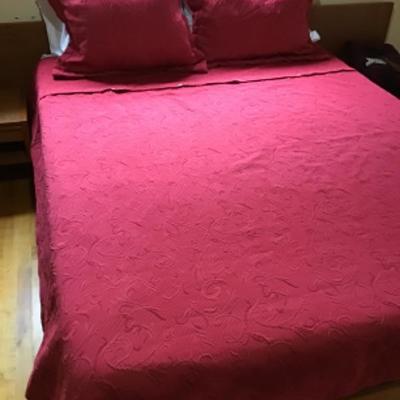 226: Queen Duvet Cover and Shams