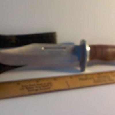 " 10 inch Mossy Oak Bowie knife with sheath".