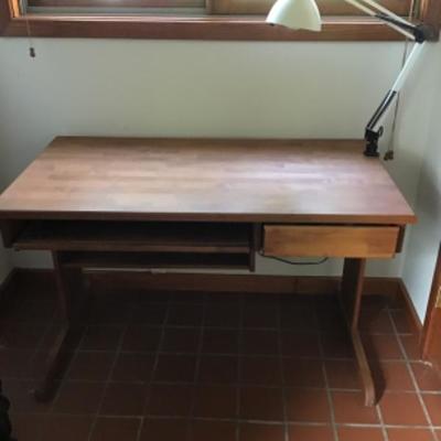 276 Wooden Computer Desk and Desk Lamp