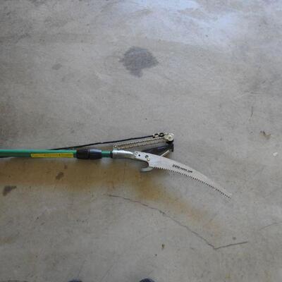 Tree limb trimmer