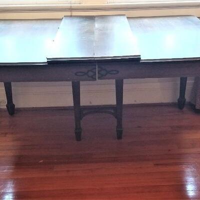 Lot #103  Vintage Depression Era Dining Room Table - 2 leaves