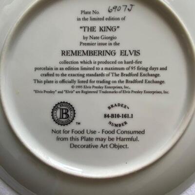 Elvis collector plate lot 5 including electric music player 