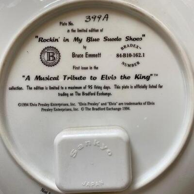 Elvis collector plate lot 5 including electric music player 