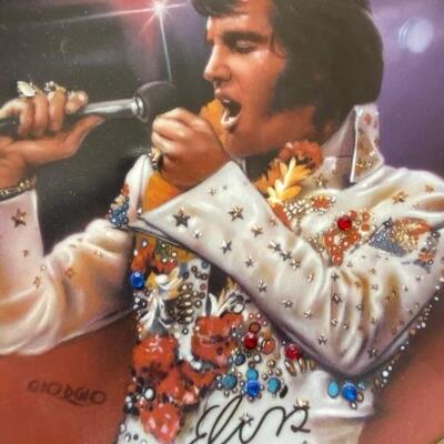 Elvis collector plate lot 5 including electric music player 