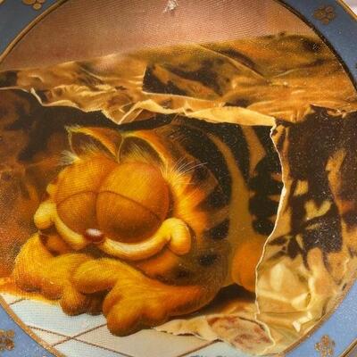 Six collectible Garfield plates 