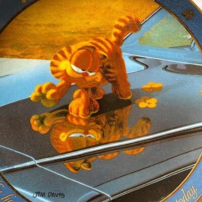 Six collectible Garfield plates 