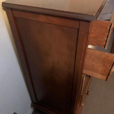 20. Vintage 5-drawer walnut dresser (30â€x18â€x49â€)