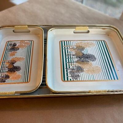 Three-piece 1970s tray set