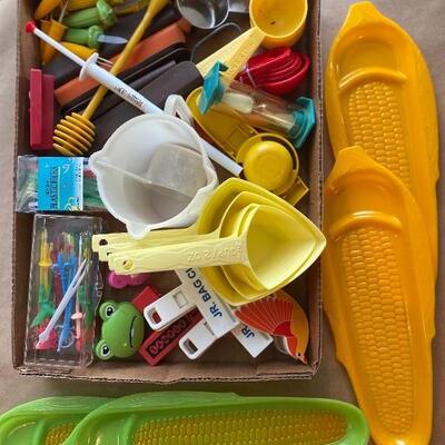 Retro vintage kitchen lot corn on the cob measuring cups Mid Century 60s 70s