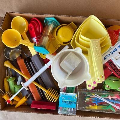 Retro vintage kitchen lot corn on the cob measuring cups Mid Century 60s 70s